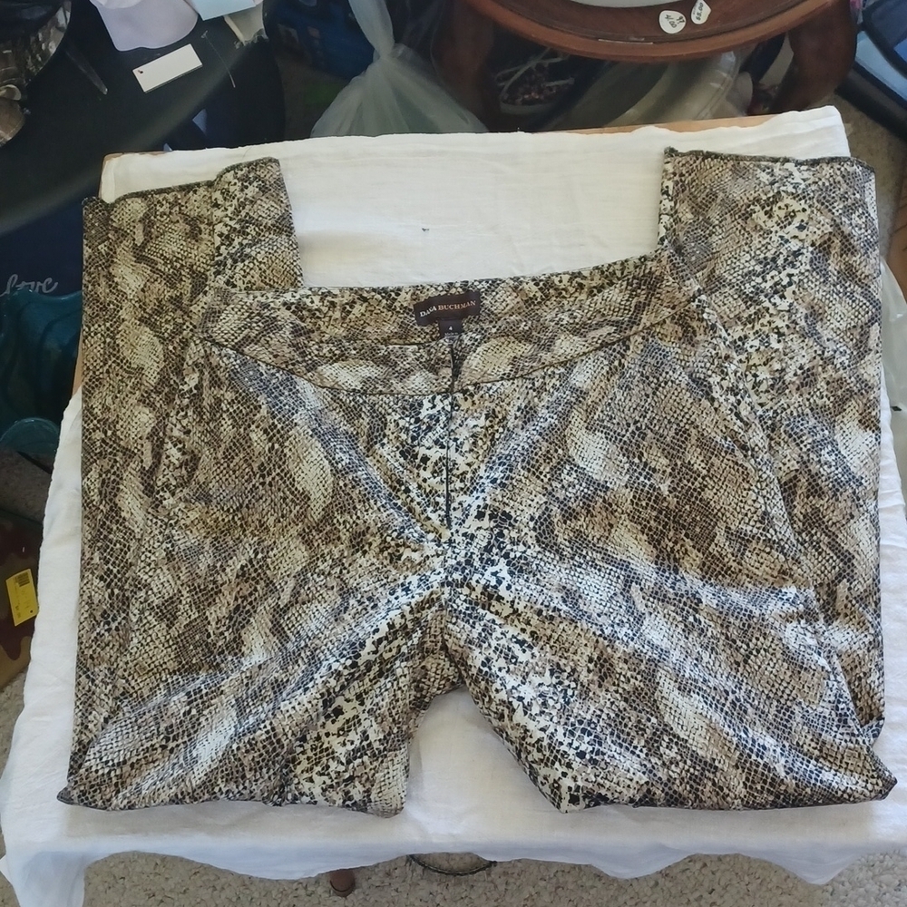 Dana Buchman snake pattern ankle pants size 4